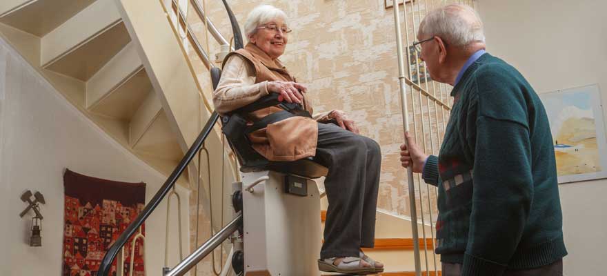 Monte charge personnes âgées