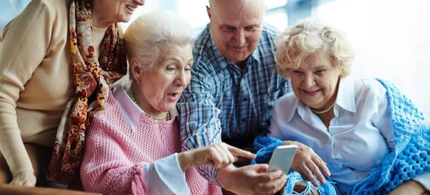 Quel téléphone portable choisir pour une personne âgée